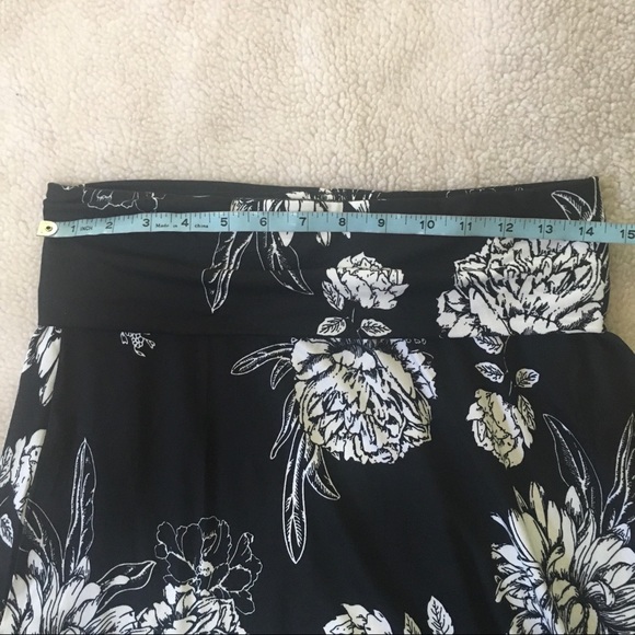 Magazine floral mid length skirt - Picture 9 of 10